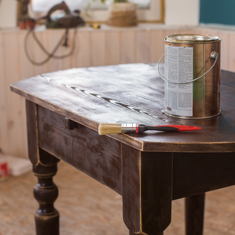 Jak dbać o drewniane meble?